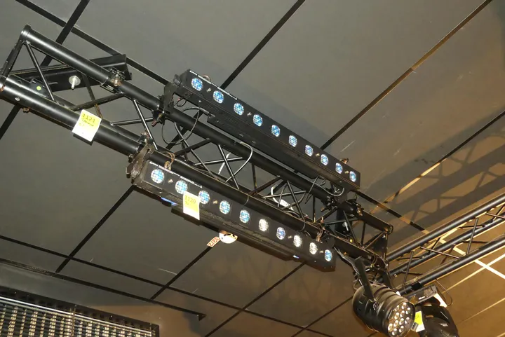 2x Showtec Sunstrip Active/Lichtleiste Hinweis: ohne Traverse